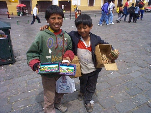 2 Strassenkinder in Quito.JPG - kinder helfen mit die familie zu ernähren